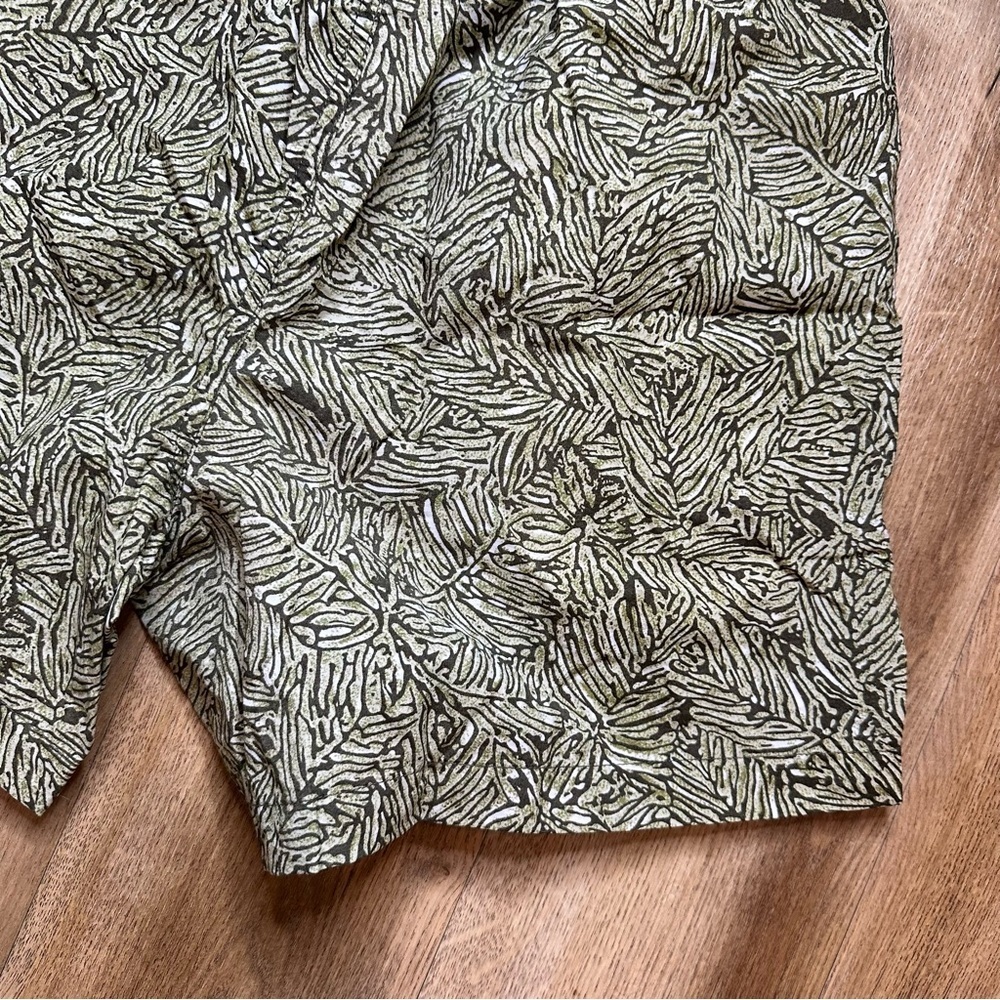 Columbia Forest Green Shorts Size Medium - Picture 8 of 12